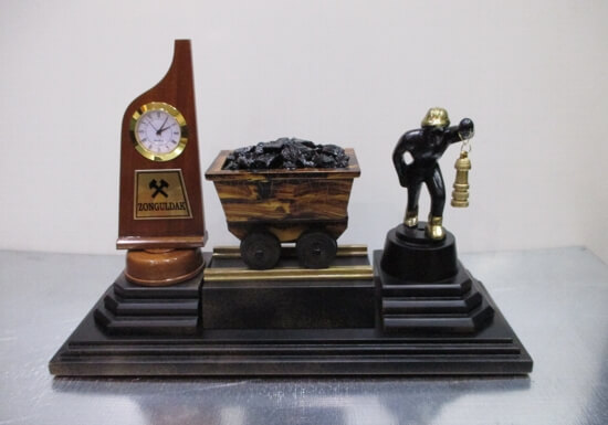 saatli madenci heykeli