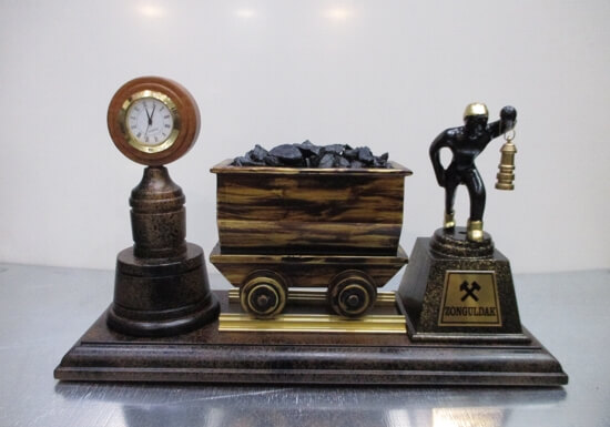 ahşap madenci heykeli